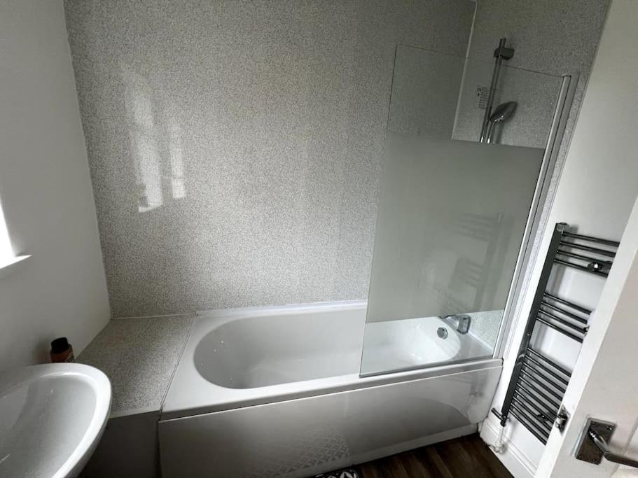 Numero Venti Aparthouse Wifi Parking Hot Tub Newcastle upon Tyne Exterior photo